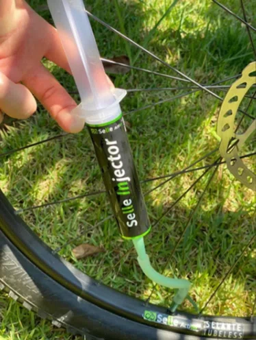 Aplicador De Selante Para Pneu Selle Action (Seringa)