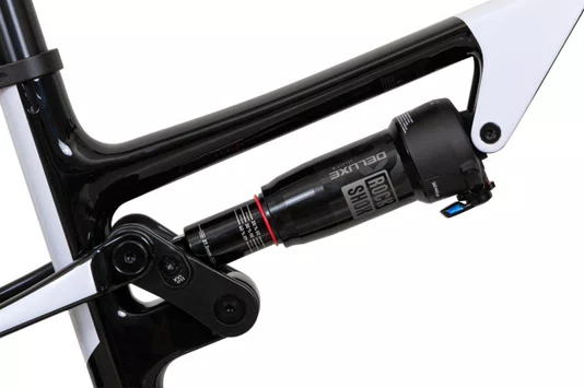 BICICLETA CALOI CARBON FS RACING DEORE DI2 BRANCA 2026