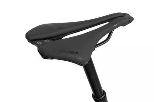 BICICLETA CALOI CARBON FS RACING DEORE DI2 BRANCA 2026