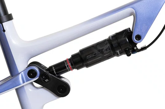 BICICLETA CALOI CARBON FS RACING DEORE DI2 BRANCA 2026