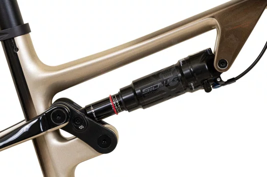 BICICLETA CALOI CARBON FS RACING DEORE DI2 CHAMPAGNE 2026