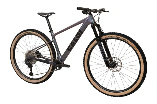 BICICLETA CALOI CARBON HT RACING DEORE DI2 VERDE 2026