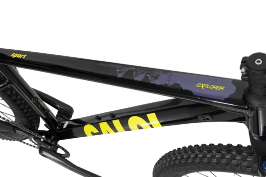 BICICLETA CALOI EXPLORER SPORT SHIMANO CUES 1X9V 2026