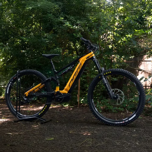 BICICLETA ELETRICA OGGI 29 RAZZO T-130 CUES 11V AMARELO/PRETO 2026