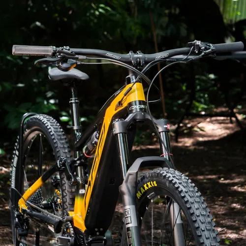 BICICLETA ELETRICA OGGI 29 RAZZO T-130 CUES 11V AMARELO/PRETO 2026