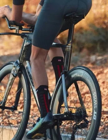 Meia De Compressao Cano Medio V4.0 Aero Socks Preto/Vermelho