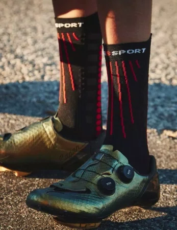 Meia De Compressao Cano Medio V4.0 Aero Socks Preto/Vermelho